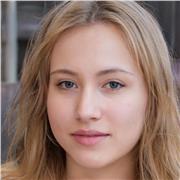 Hallo, mein Name ist Leonie und ich studiere Französische Philologie. Ich befinde mich derzeit im letzten Jahr meines Studiums und biete Französisch-Unterricht für Gymnasiasten an.